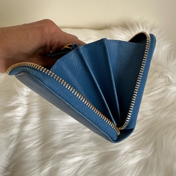 Auth Prada Wallet EUC - Picture 11 of 17